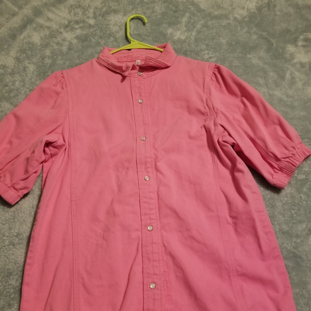 Pink top with pearl snaps and puff short sleeves
